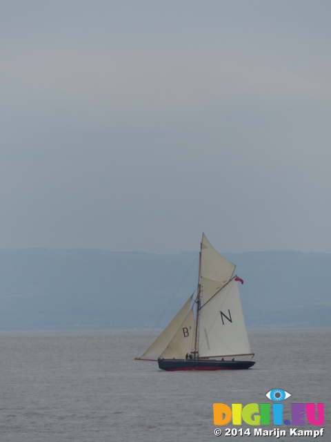 FZ005283 Sailboat in Bristol Channel